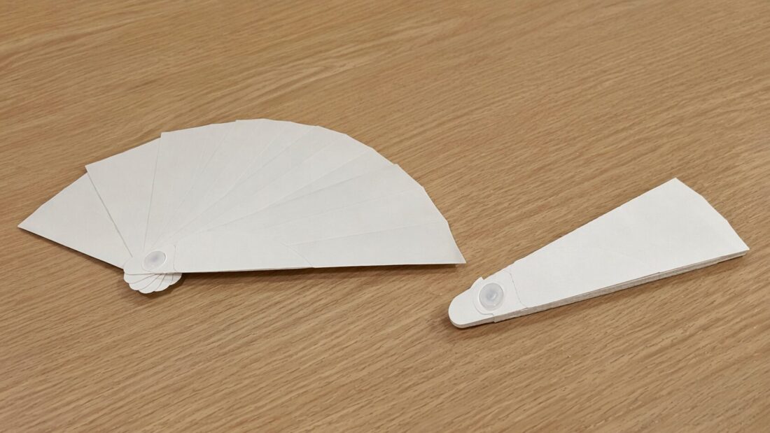 エコ紙扇子の素材クローズアップ